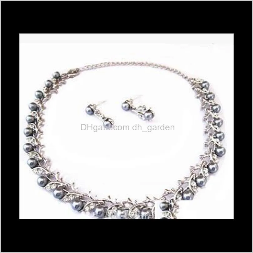 Unique tyle crystal and pearl Bridal necklace and earrings jewelry set