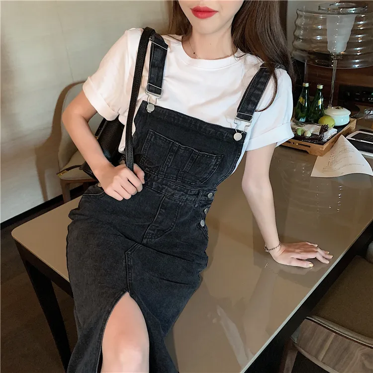 Women's denim dress with pockets, solid A-line style, medium length, Korean suspension, comfortable sneakers.