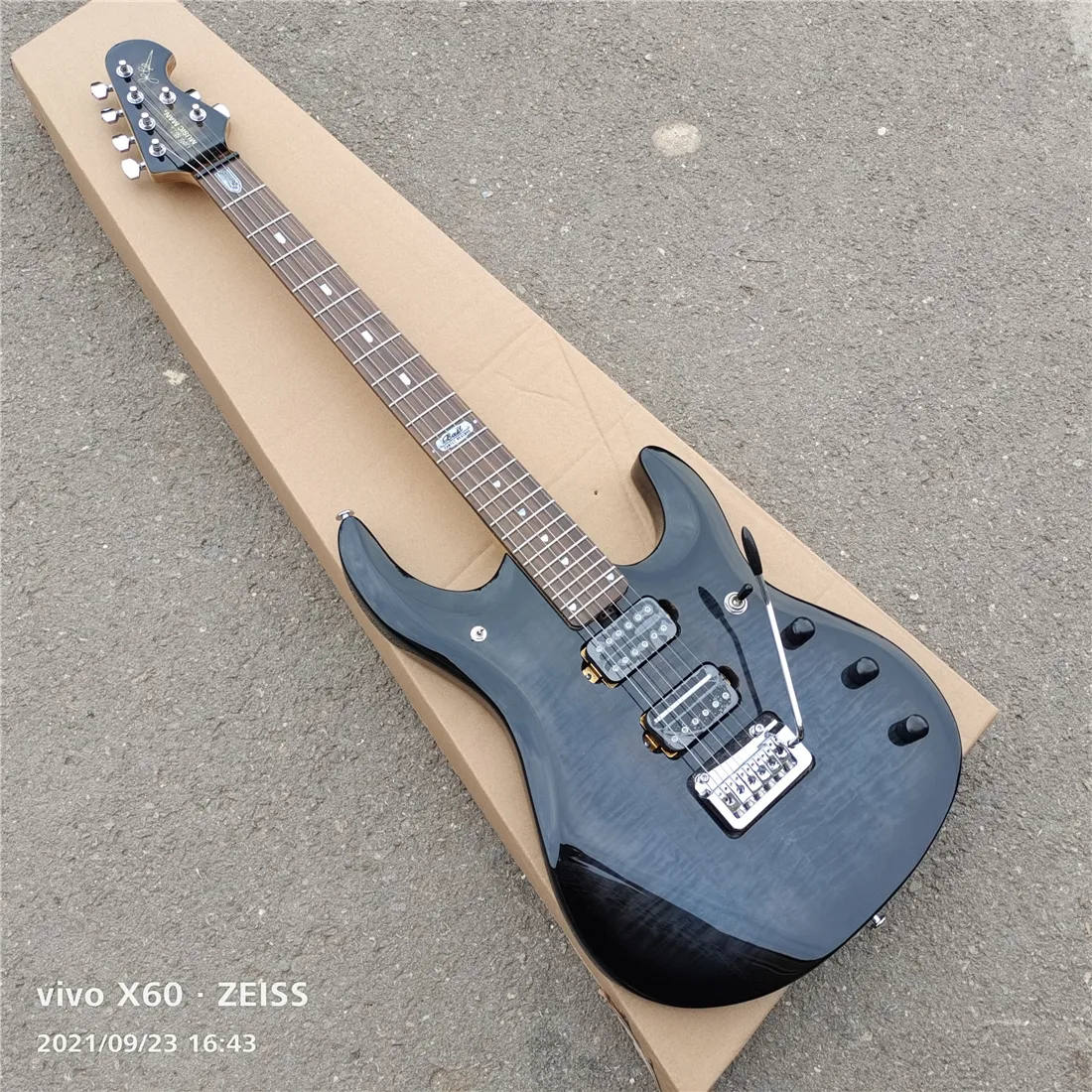 투명 블랙 뮤직 맨 JP6 일렉트릭 기타 최고 품질 John Musicman Petrucci 서명 6 문자열 사용자 지정 GuitaRra