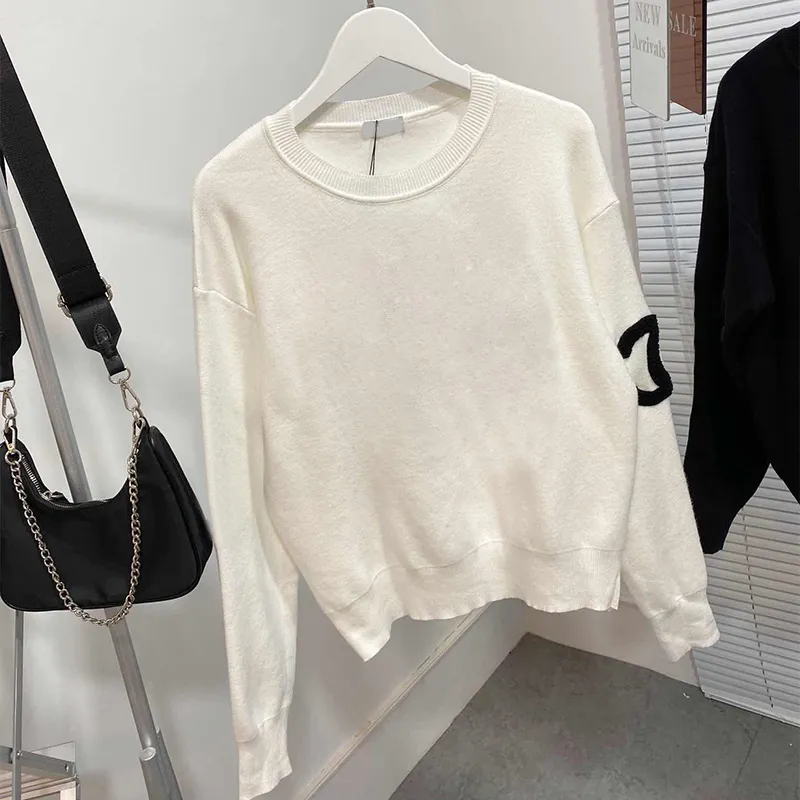 Fashion Women`s Hoodies Autumn Winter Knitted Sweater Sweatshirts with Pearl Decoration for Women Black White 98310