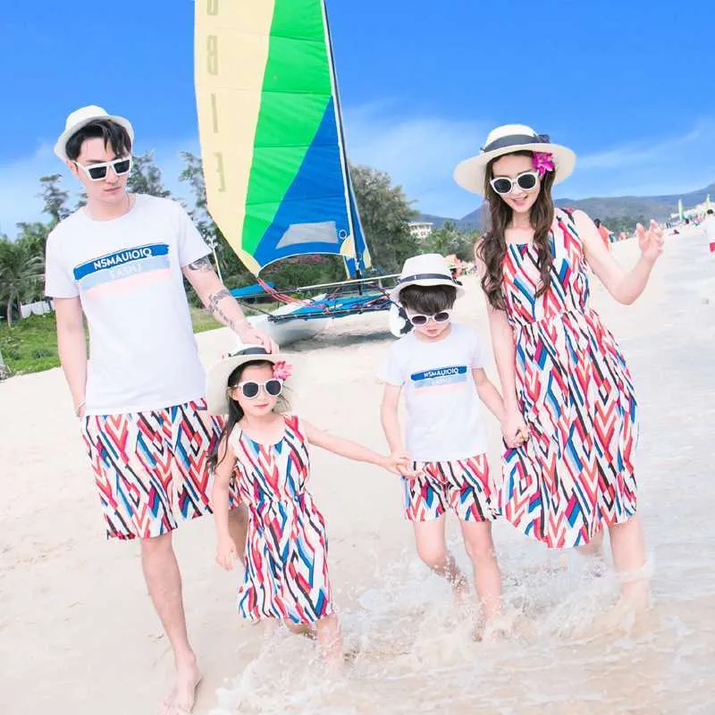 Summer family matching outfit family clothing sets family look parents kids clothes beach dress mother daughter dresses son mom 210713