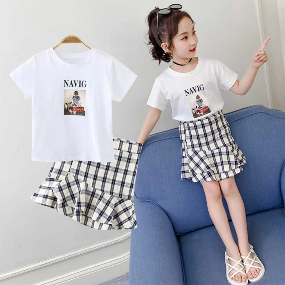Barnkläder Tjejer Tshirt + Plaid Dress Suit for Cartoon Pattern Teenage Letter Kostymer Barn 210528