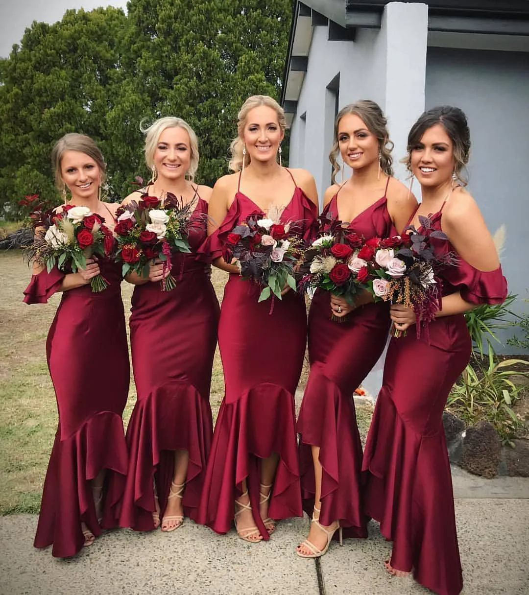 2021 élégantes robes de demoiselles d'honneur bordeaux pour les mariages haut bas sirène sans manches demoiselle d'honneur robes de demoiselle d'honneur robe d'invité pas cher