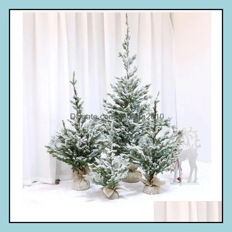 Large Christmas tree, cedar, snow bonsai, window display, props, cafe, restaurant, festive atmosphere