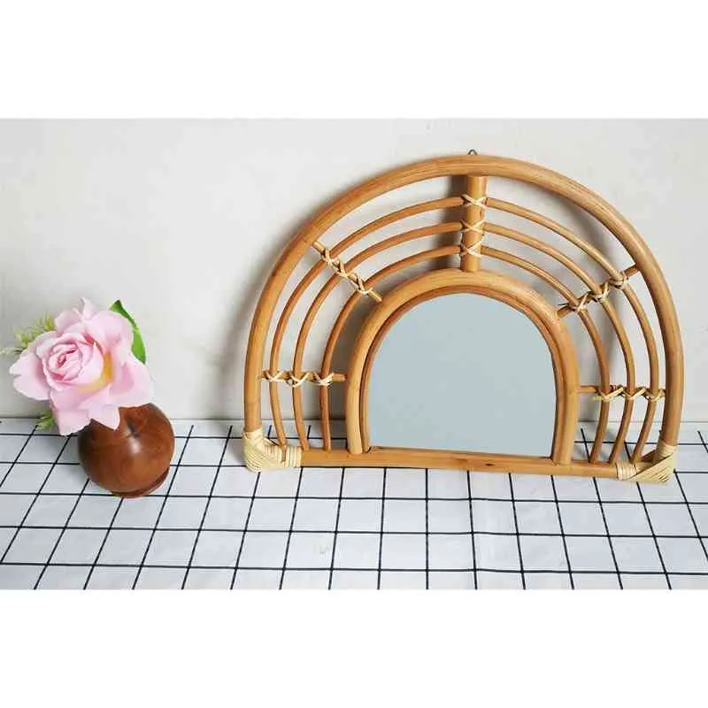 Rattan Wall Mirrorの革新的なアートの装飾された化粧メーキャップミラーのためのエントラウェイの洗練された客室のリビングルーム