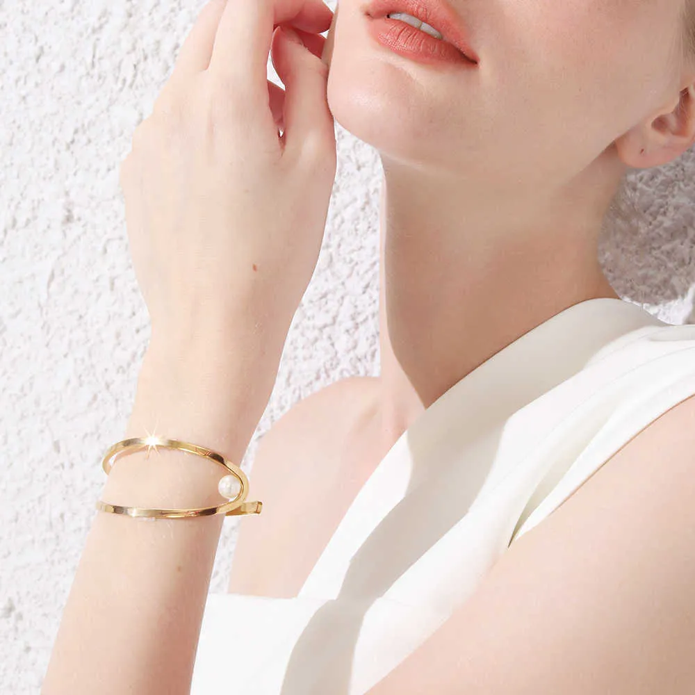 Enfashion Leuke Vis Opening Manchet Armbanden Armbanden voor Vrouwen Goud Kleur Parel C Vorm Lijn Lady Bangle Fashion Sieraden B2019 Q0720