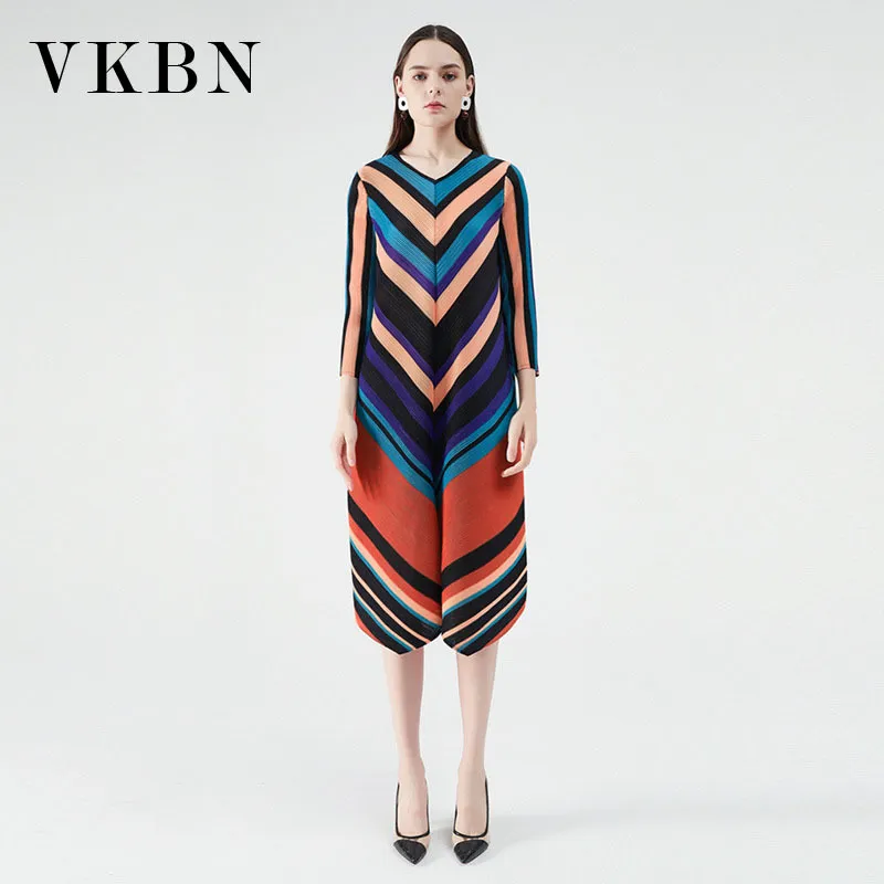 VKBN夏のドレス女性の不規則なVネック長袖3分ごとのプリーツ布印刷プラスサイズの女性210507