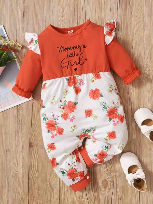 Baby-Jumpsuit mit Buchstaben- und Blumenmuster und Rüschenbesatz SIE