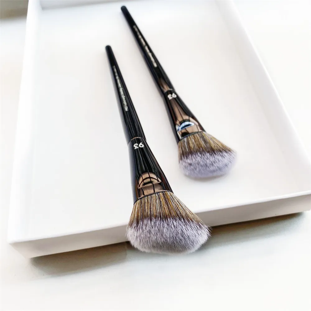 PRO Blush Makuep Brush # 93 - شعيرات ناعمة بزاوية كونتور بودرة خدود لنحت مستحضرات التجميل