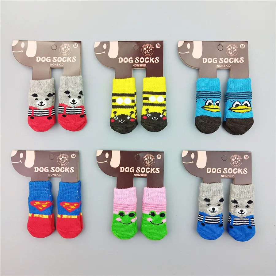 4pcs warme Welpenhundbekleidung Schuhe weiche Haustier Strick Socken Süßes Cartoon Anti Slip -Skid -Socken für kleine Hunde atmungsaktive Haustiere Produkte 20220110 Q2