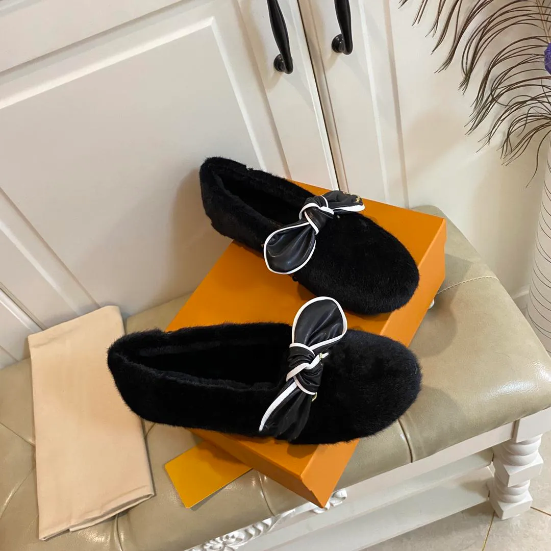 2021 Designer Wool Slippers Women Plush Lazy Loafer Solid Color Flip Flop Winter Warm Original Rubber Non-slip Bottom Sheep Leather Trendy Sandals Box
