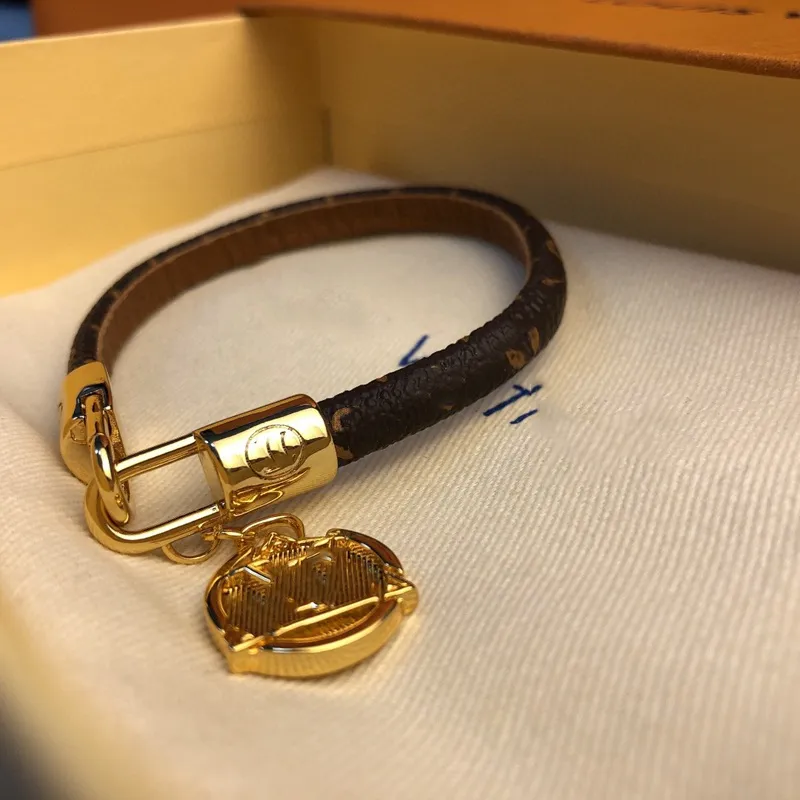 Louis Vuitton LV De La Marca Joyería Para Hombres Mujer Pulsera De Cuero  Negro Malla Marrón Magnético Acero Inoxidable Hebilla Doble Envoltura  Pulsera Exquisito Titanio Foever De 0,12 €