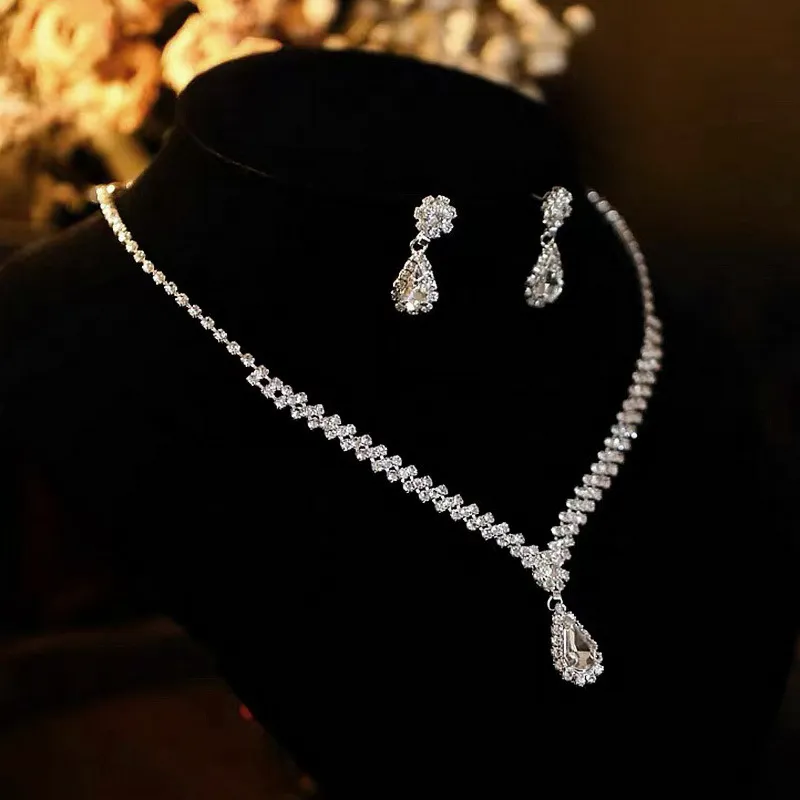 Orecchini Collana Simple Geometric Strass per le donne Goccia d'acqua Crystal Wedding Bride Set di gioielli Accessori 1999 T2
