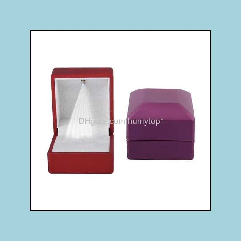 Opakowanie biżuteria 2PCS Ring Box 1PCS LED LED Prezent Wedding Wedding zaręczyny Purple Pierścienie Wyświetlacz Soft Veet Tray Case Jewelry 211o