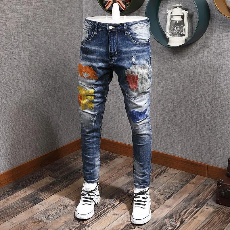 Mäns jeans koreanska stil mode män högkvalitativa elastiska smala passform rippade denim penna pants patches broderi hip hop långbyxor