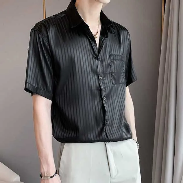 Camicia a righe coreana da uomo in seta manica corta camicia casual estiva bavero allentato streetwear hip hop harajuku top abbigliamento maschile 210527
