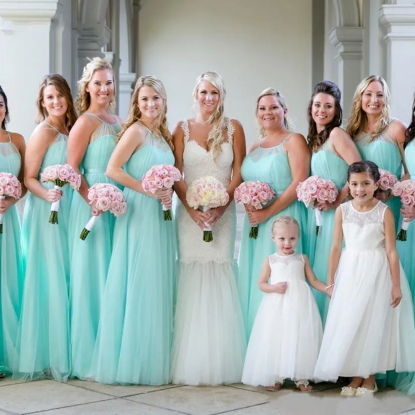 2021 Günstige Brautjungfernkleider in Mintgrün, Tüll, transparenter Ausschnitt, Neckholder, bodenlang, gerüschte Falten, Trauzeugin-Kleid, Bech-Hochzeitsgastkleidung