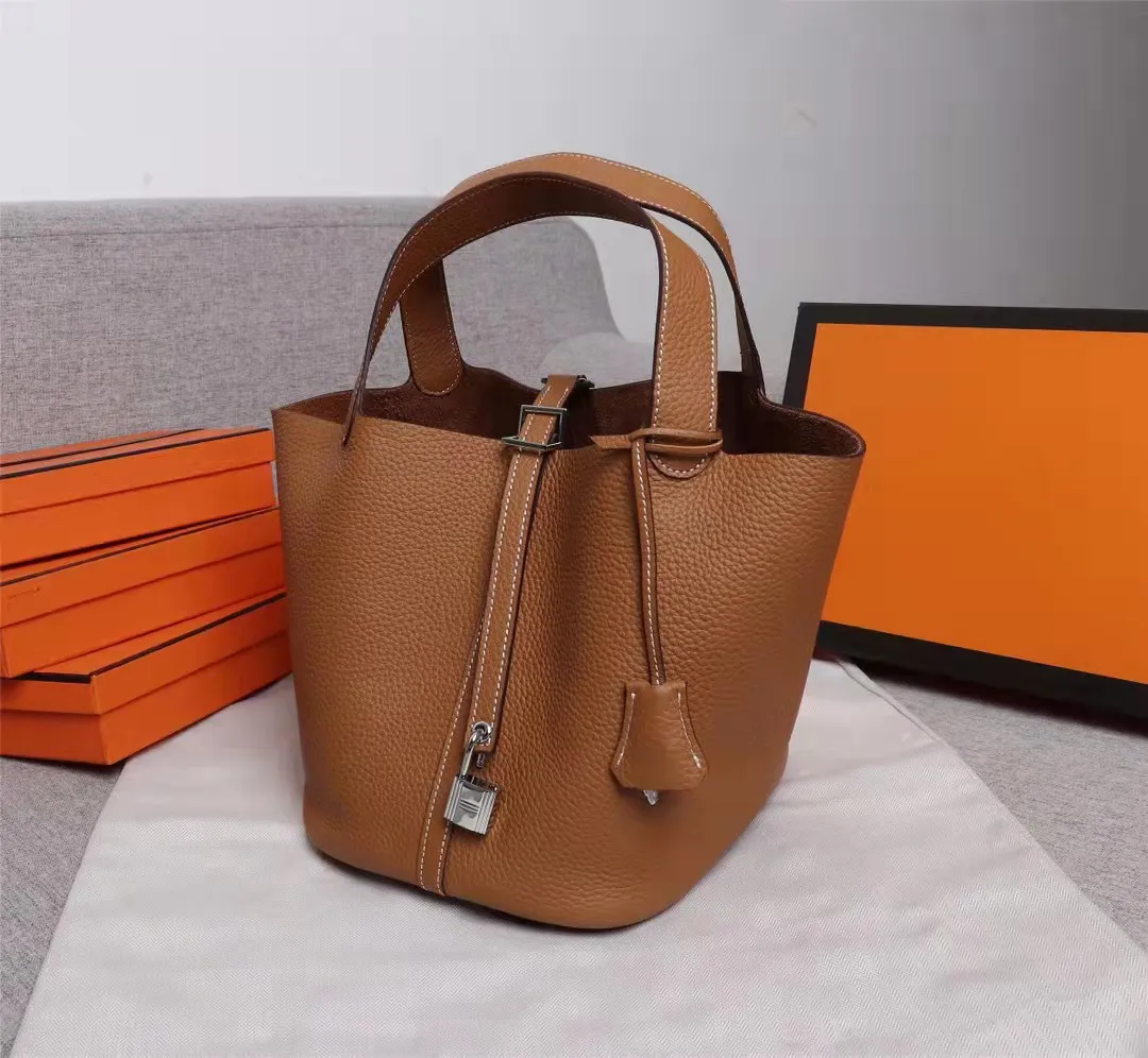 2021 Women Totes Handbag مصممون فاخرون حقائب الخضار سلة الكتف مع العدد التسلسلي