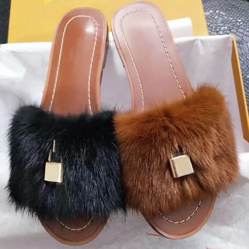 Kvinnor Designer Lås det Slipper med Fur Fashion Party Slides Sandal Svart Brun Fur Mules Flat Bottom Real Läder Top Kvalitet Skor EU42