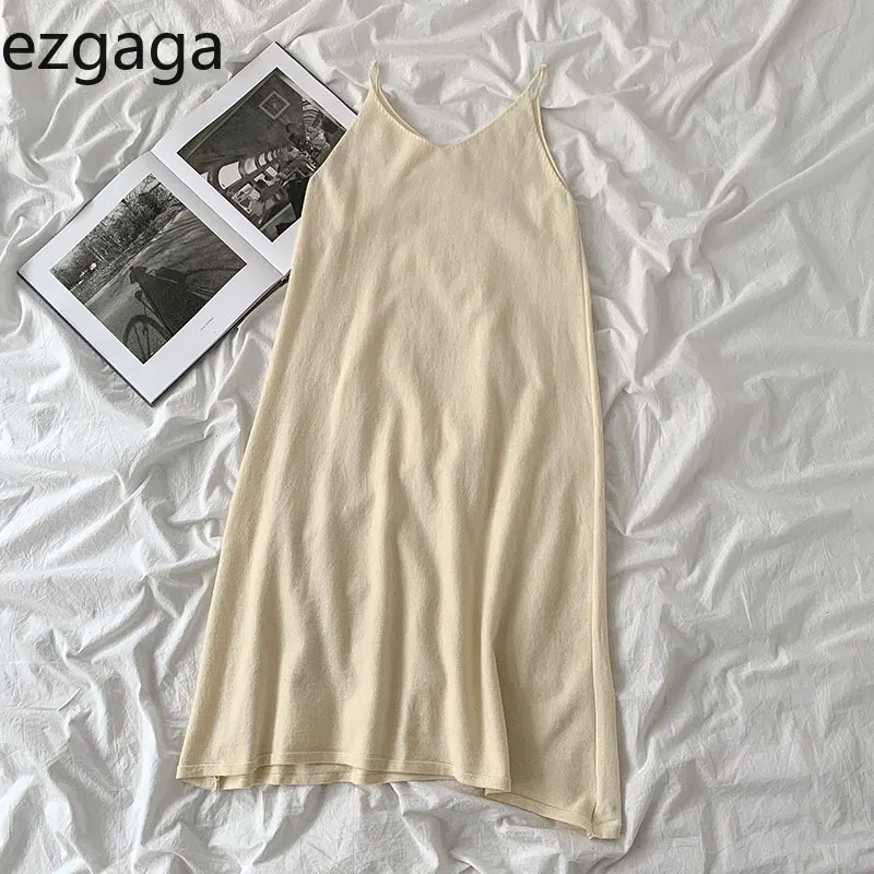 Ezgaga Spaghetti Strap Robe Femmes Automne Sans Manches Col V Solide A-Line Base Élégante Robe Tricotée Sexy Robe Feminino 210430