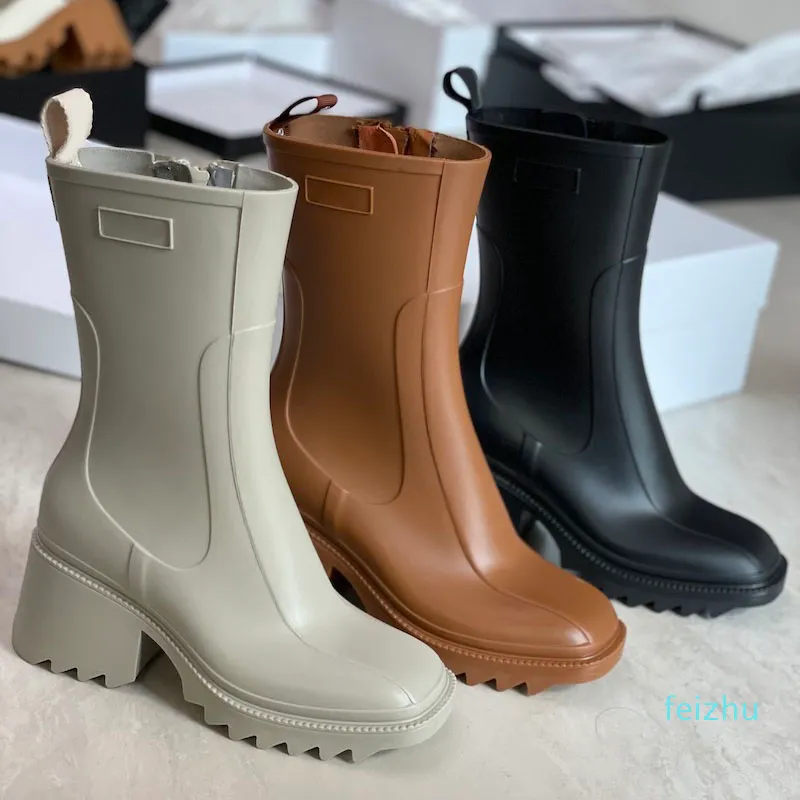 Designer Dames Regen Boot Betty Beeled Zip Mid-Calf Motorfiets Laarzen PVC Rubber Vierkante Teen Dikke Hak Platform Schoenen Waterdicht Welly