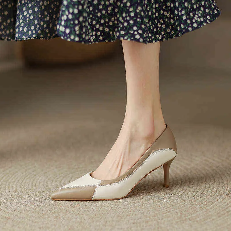 Petites chaussures simples en peau de mouton souple assorties aux couleurs de la mode, nouvelles chaussures pour femmes au début du printemps 2022, bouche peu profonde, talons hauts fins
