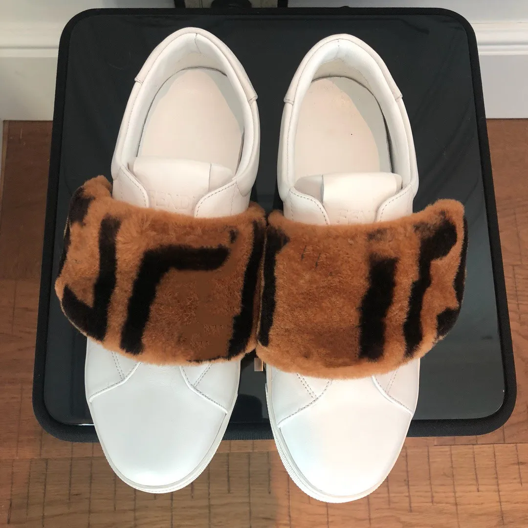 2022 Женщины короткие сапоги плюшевые тапочки на каблуке Топ плоский нижний досуг обувь с низкой трубкой круглый носок дизайнер зима снег ботинок оптом