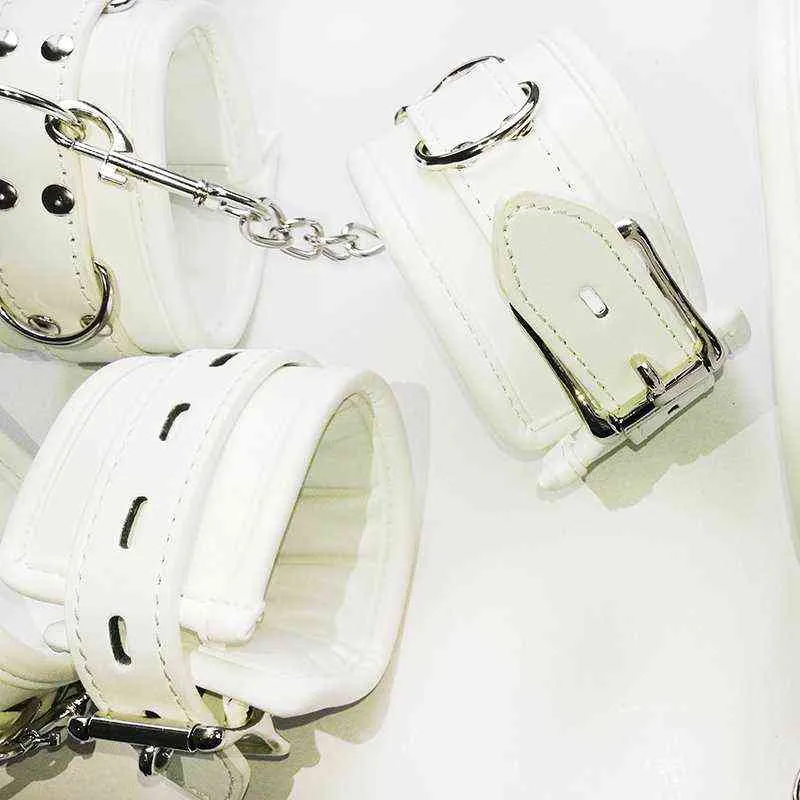 NXY SM Bondage Thierry Luxury Soft White Bondage Restraints Handbojor Collar Wrist Ankel Cuffs för fetish Erotiska Vuxna Spel Par Sex Produkt 1126