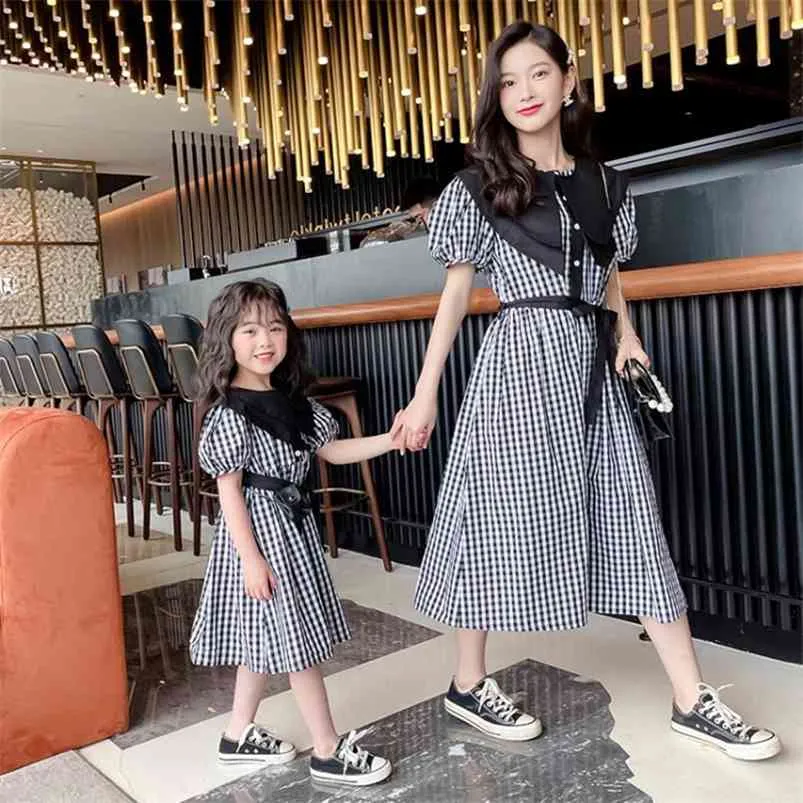 Summer Mother Daughter Vestidos Mom Baby Mommy and Me Plaid Short Sleeve Dress Women&Kids Toddlers Family Matching Outfits 210625