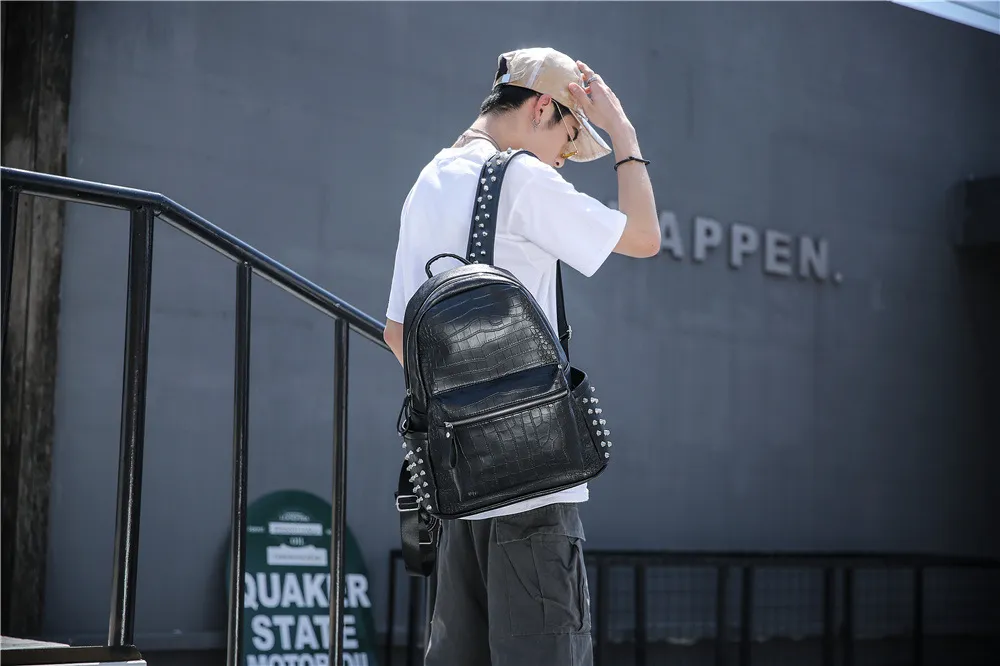 2021 men`s bags personality rivetpunk backpack crocodilepattern fashion student bag street hipster crocodile pattern rivetbag