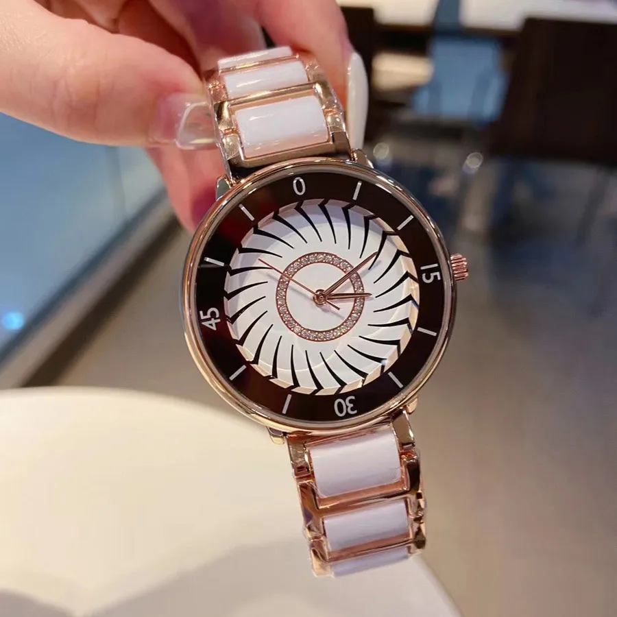 Mode pleine marque montre-bracelet femmes fille Style métal acier bande Quartz avec luxe Logo horloge Di25