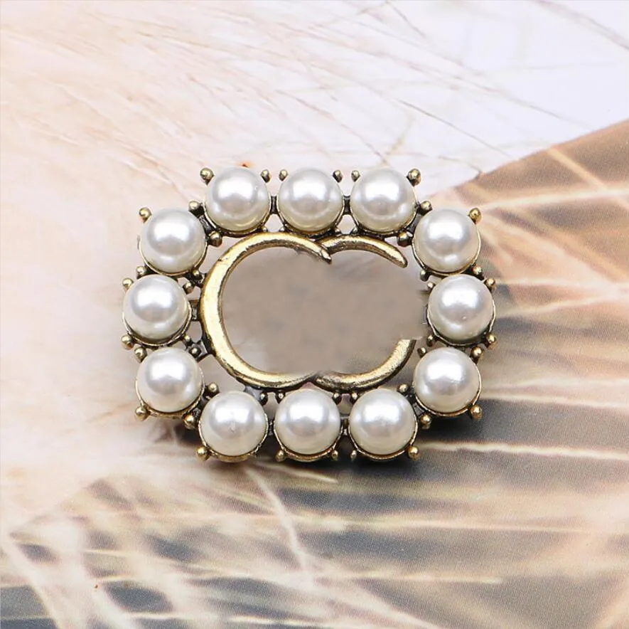 Feminino Vintage Designer Marca Broche Duplo G Letra Pérola Strass Cristal Metal Broches Terno Laple Pin Moda Jóias Acessórios Presentes