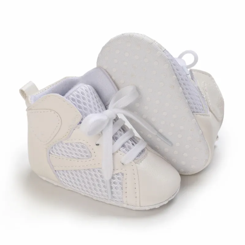 Leren eerste wandelaars pasgeboren sneakers baby lederen basketbal wieg schoenen baby kinderen mode laarzen kinderen slippers peuter zachte zool winter warme mocassins