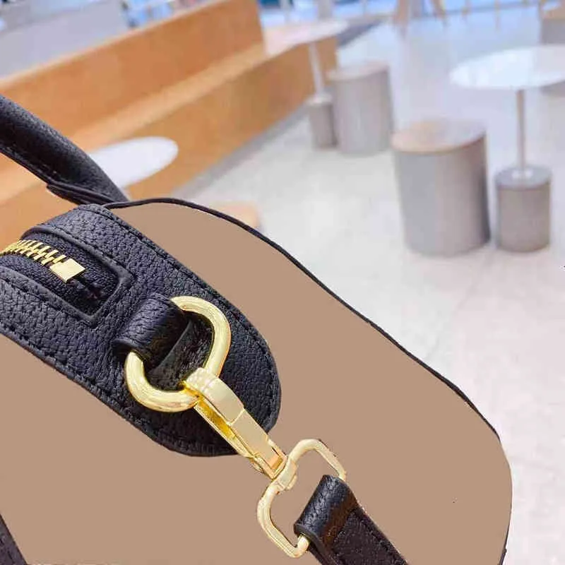 Classic style high-quality ladies handbag letter pattern casual shoulder bag adjustable shoulder strap crossbody bag