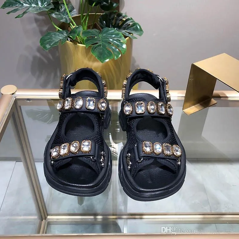 Plattform Luxury Designer Sandals 2022 All-Match Casual Designers Women Sliders Crystal High Heels Diamond Glitter Gemstone Buckle Tjocksoled Roman Shoes