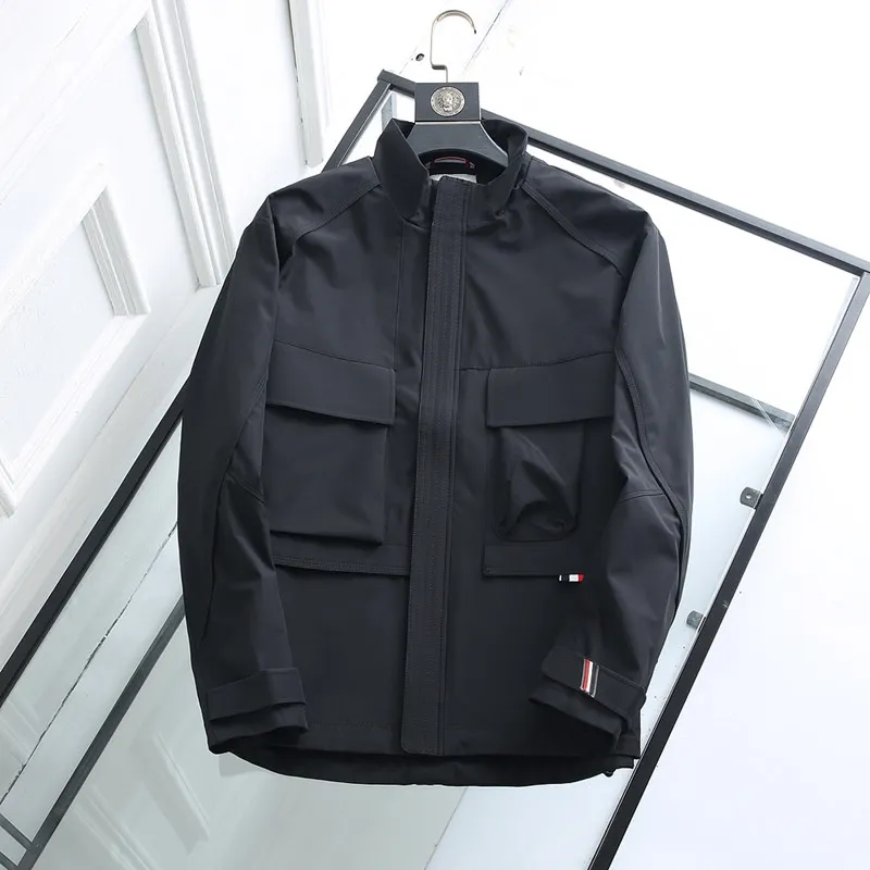 유행 및 잘 생긴 남자 자켓 고전적인 All-Match Jacket J41-Mon 하이테크 직물 간단하고 세련된 윈드 브레이커