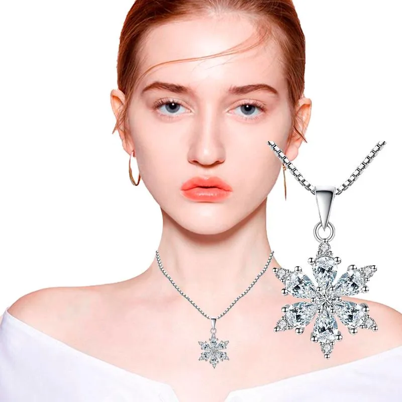 Pendentif Colliers Collier créatif Cadeau personnel pour les femmes Brillant Flocon de neige Mode spéciale Bijoux de Noël pour femmes