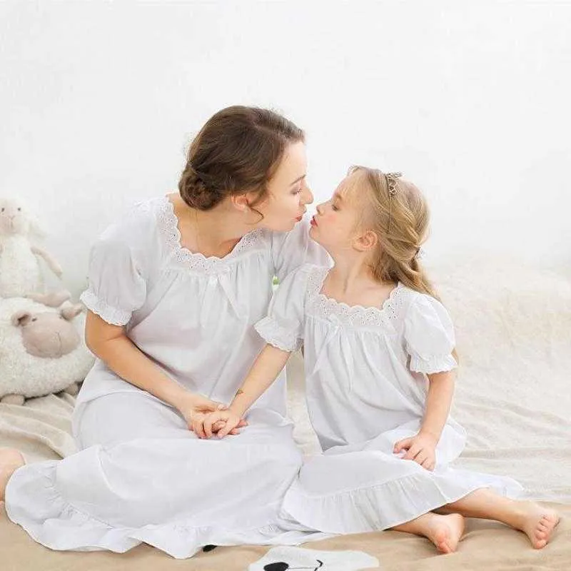 Summer Woman Short Sleeve Cotton Girl's Mother And Daughter's Long Nightdress Princess Night Gowns For Kids Pajamas Nighties 210908