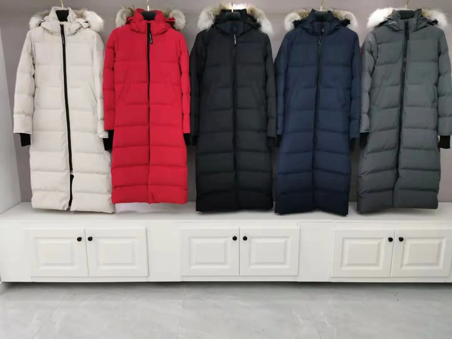 Piumini Mystique X-Long in 5 colori con finiture in vera pelliccia di coyote da donna Parka con imbottitura in piumino all'80% cerniera ykk tieni al caldo