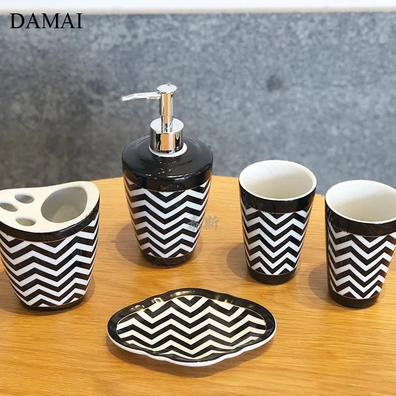 Bad Accessoire Set Golvende Strepen Decoratieve Badkamer Accessoires Keramiek Nordic Modern Huishouden Vijf Stuk Douche Home Decor