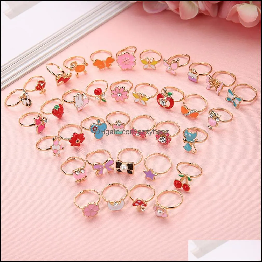 36pcs Colorful Children Cute Adjustable Rings Sparkle with Heart Shape Display Case for Kids Birthday Party Favors