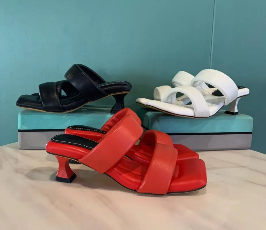 슬리퍼 여성 야외 패션 디자인 여름 슬라이드 스퀘어 발가락 노새 숙녀 하이힐 슬립 신발에 우아한 정품 가죽 빨간색