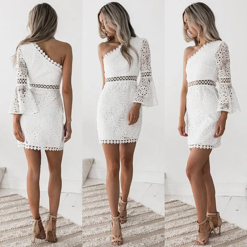 Kvinnor vit spets klänning sexig en axel flare ärm hoka crochet bodycon hollow out clubwear mini party casual klänningar