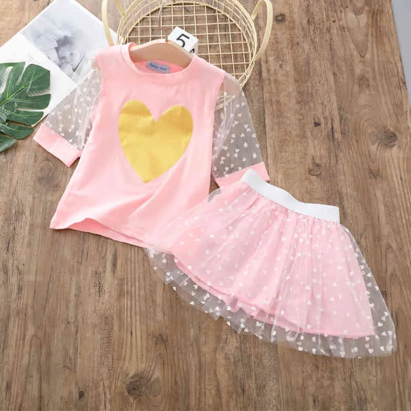 Splicing Girl Suit Summer Baby Clack Cute Love Koszulka z krótkim rękawem + Siatka Spódnica 2 sztuk 210515