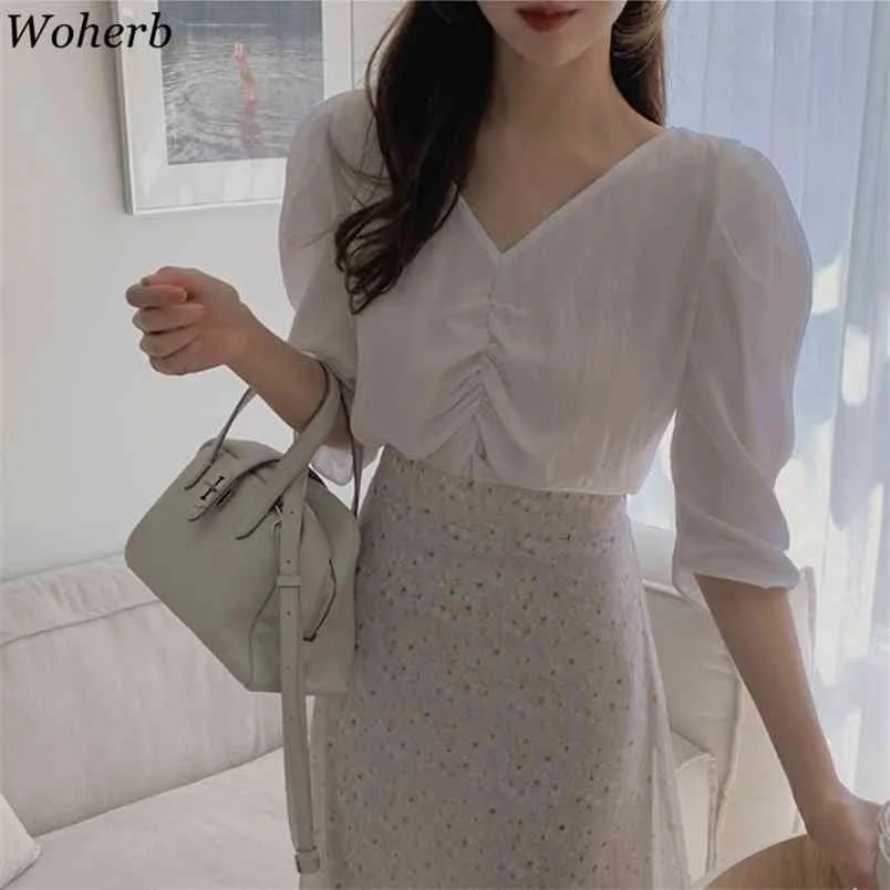 Women Blouses Summer Korean Clothes Chic V Neck Folds Temperament Shirts Puff Sleeve Elegant White Office Lady Tops 210519