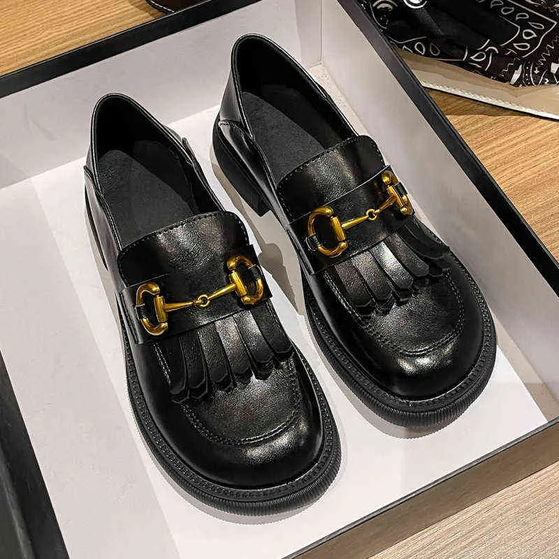Jurk Schoenen Dames Designer British Style Platform Small Lederen Schoenen Luxe Metalen Gesp Kwastje Platte Loafers Lente en Zomer 220308