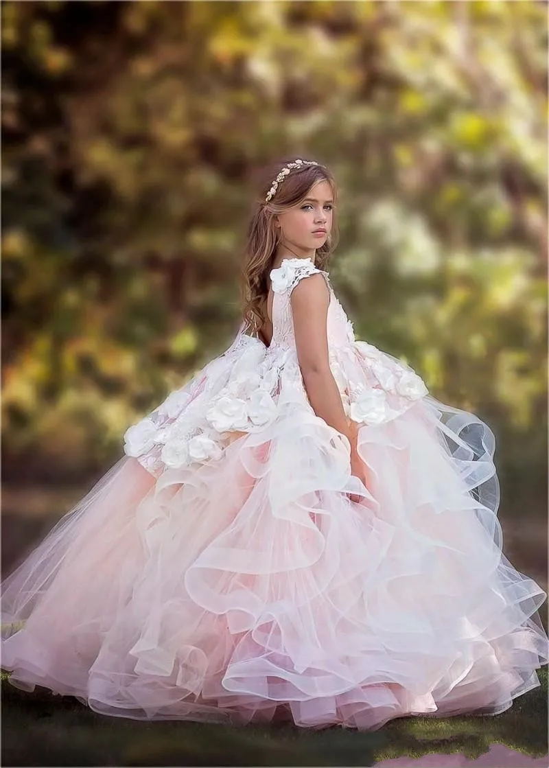 2022 Różowy Księżniczka Dziewczyny Korowne Suknie V Neck Krótkie Rękawy Tulle Ruffles Ruched Wielopiętrowy Długość Piętro Dzieci Ślubne Kwiat Dziewczyny Sukienka Plus Rozmiar