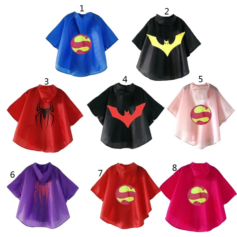 Enfants imperméables Cosplay Capes Capes Raincoat Rain Gein avec carton Logo Pratique Vêtements de pluie durable pour 3-12 ans