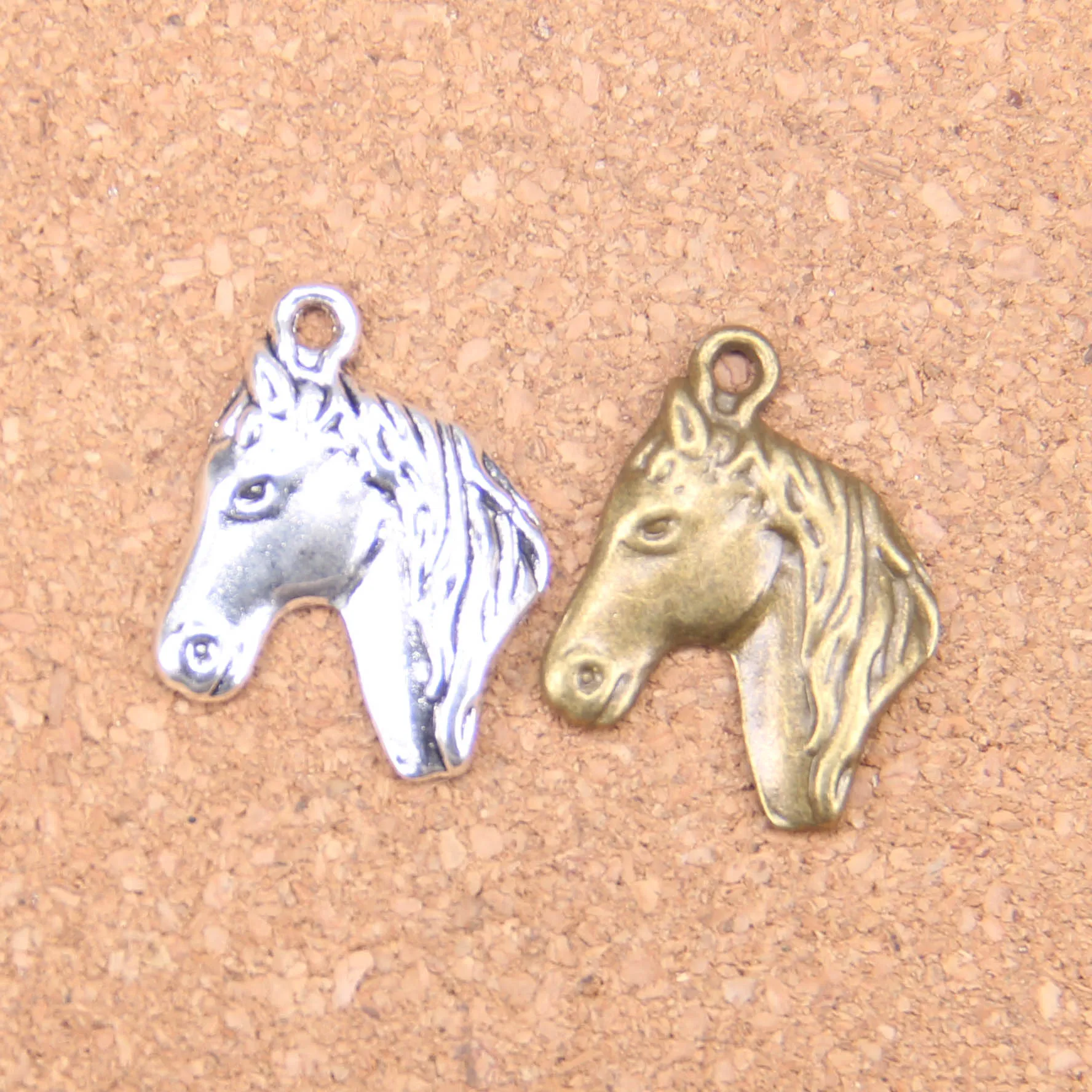 57st Antik Silver Bronze Plated Steed Horse Head Charms Pendant DIY Halsband Armband Bangle Fynd 28 * 22mm