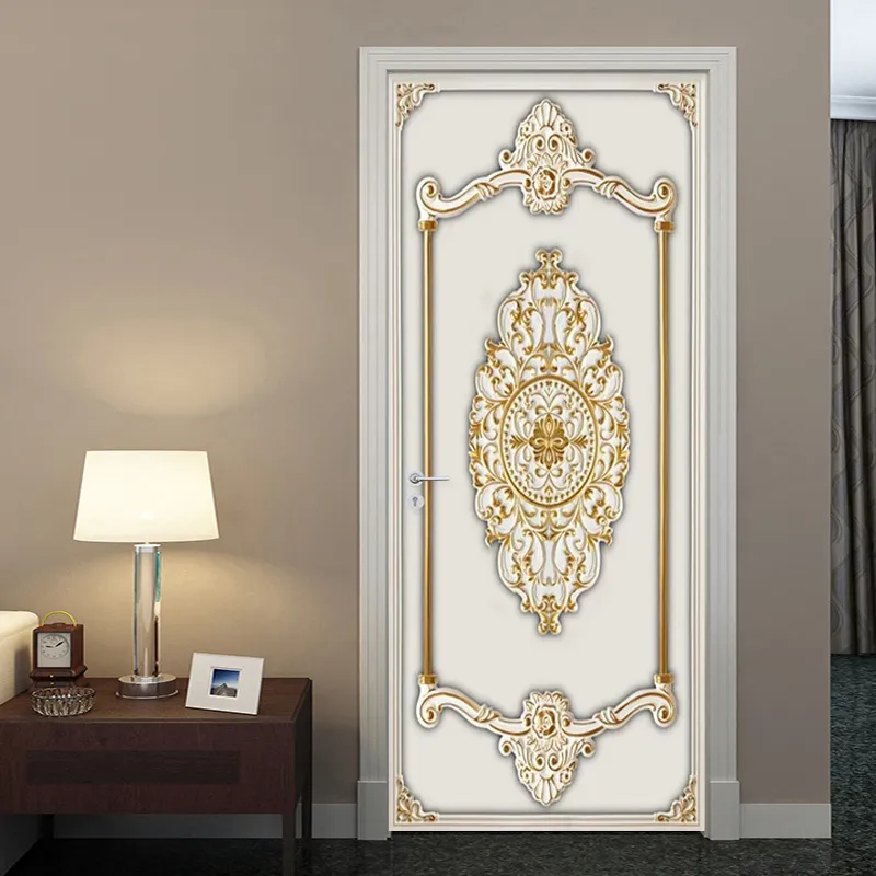 Etiqueta autoadhesiva de la puerta 3D Estéreo Patrón de yeso dorado Papel tapiz Estilo europeo Sala de estar Dormitorio Pegatinas de puerta Pintura 3D 210317